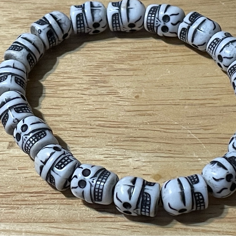Bracelet with skulls